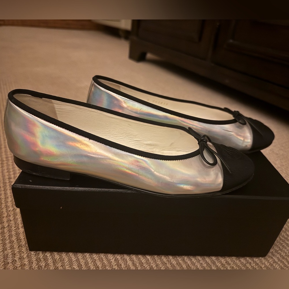 Chanel Black Cap Toe CC Logo Metallic Silver x Black size 38.5 great condition! - Picture 4 of 16